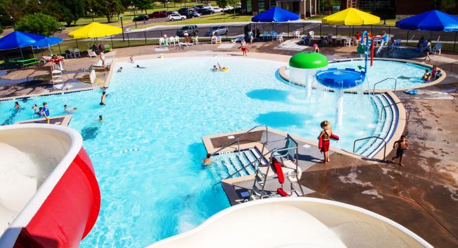 pool at mustang oklahoma is popular with residents who move to oklahoma city metro