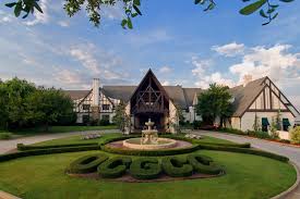nichols hills oklahoma has high end real estate and shopping for people relocating to oklahoma city