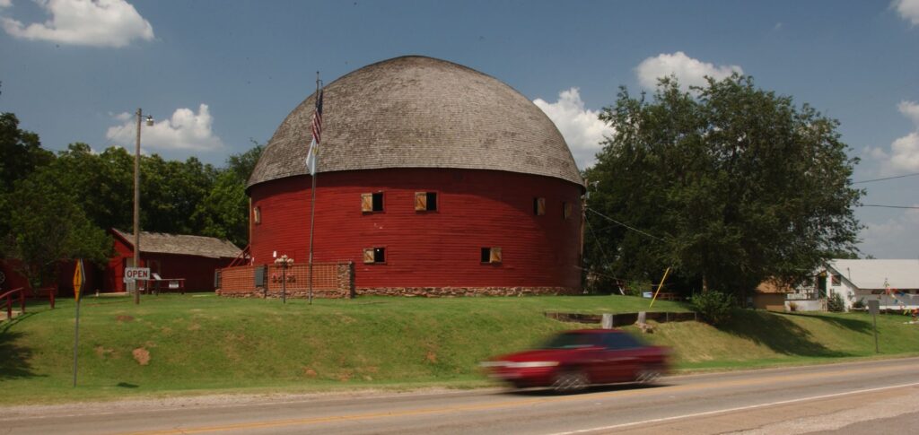 round barn in arcadia oklahoma you should checkout on your move to oklahoma