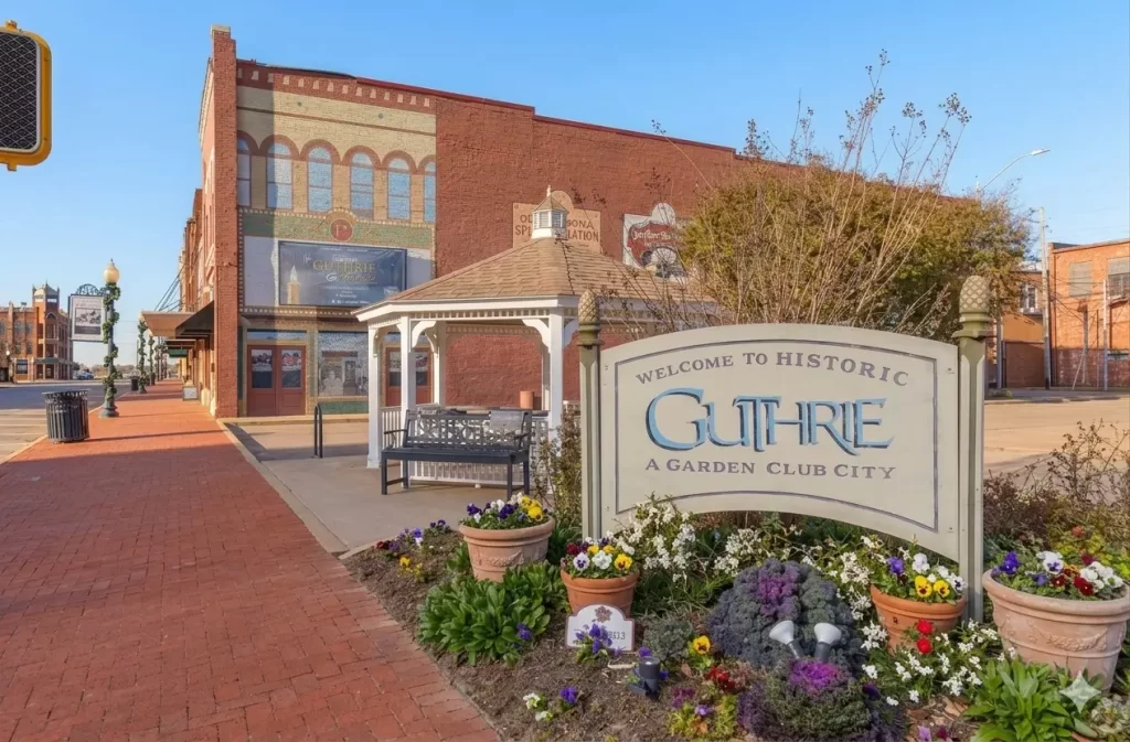 Guthrie Oklahoma city center sign